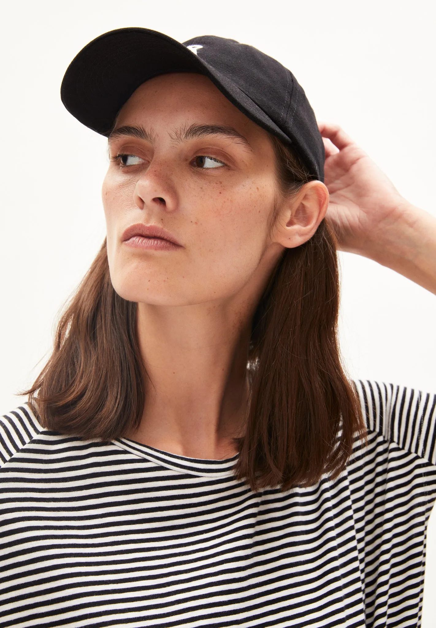 t-shirt - oneliaa striped - black / oatmilk